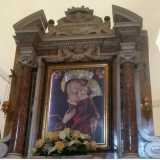 Nei primi giorni del mese ognuna delle parrocchie cittadine pu� richiedere l�icona della Vergine, collocata durante il resto dell�anno all'interno della Basilica della Madonna dei Martiri. Quadro che viene affidato a turno a una di esse dove resta per una settimana